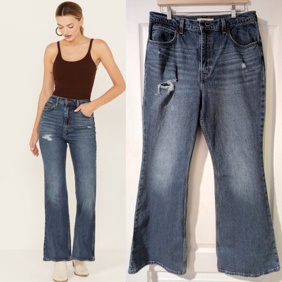 NEW Levi's | 70's High Flare Women's Jeans In Take It Out Dark Wash - Picture 1 of 13